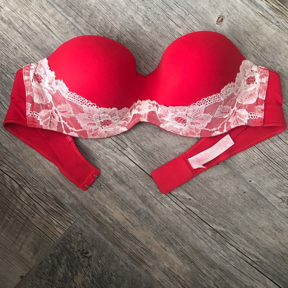 Victoria’s Secret strapless bra 36B
